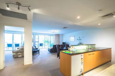 Glenelg Beachside Apartments - C Tourism 0