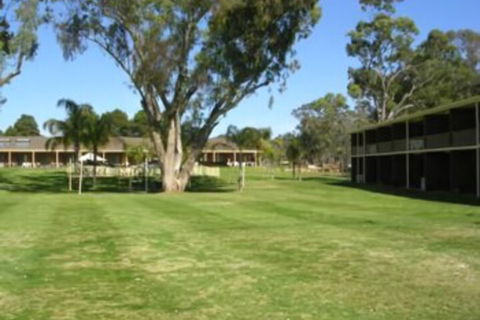 Tocumwal Golf Resort - C Tourism 0