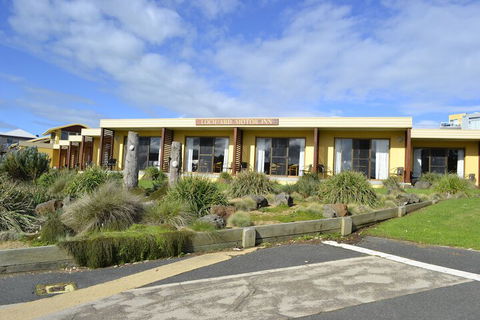 Loch Ard Motor Inn - C Tourism 4