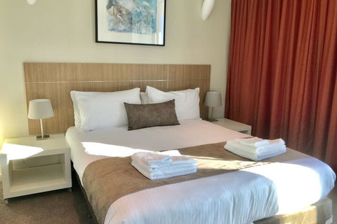 Adelaide DressCircle Apartments North Terrace - C Tourism 7