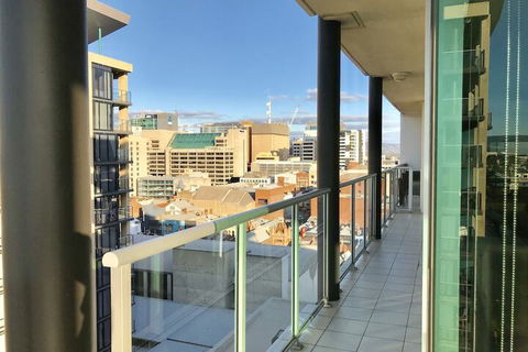 Adelaide DressCircle Apartments North Terrace - C Tourism 2