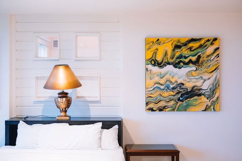 Outlook Hill Vineyard Cottages - C Tourism 1