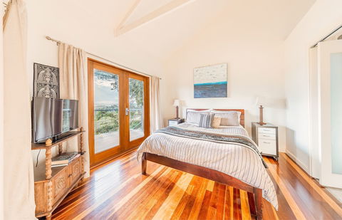 Outlook Hill Vineyard Cottages - C Tourism 2