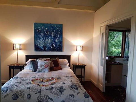 Outlook Hill Vineyard Cottages - C Tourism 5