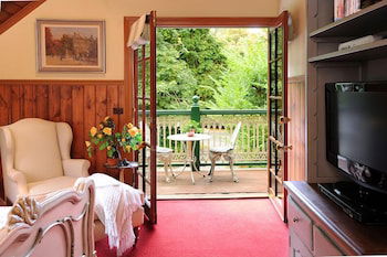 Mary Card's Coach House - C Tourism 5