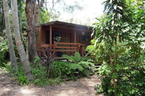 Samurai Beach Bungalows Port Stephens YHA - C Tourism 0