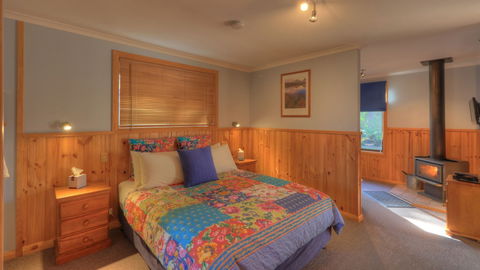 Derwent Bridge Chalets & Studios - C Tourism 1