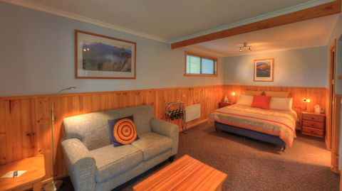 Derwent Bridge Chalets & Studios - C Tourism 5