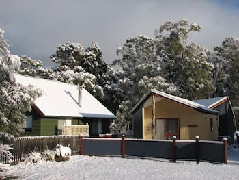 Derwent Bridge Chalets & Studios - C Tourism 0