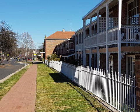 Golden Age Motor Inn Queanbeyan - C Tourism 1