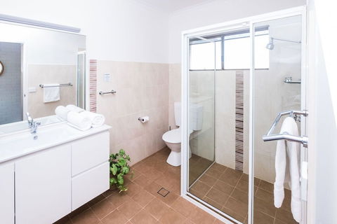 Mollymook Seascape Motel & Apartments - C Tourism 5