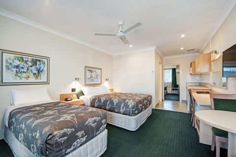 Colonial Terrace Motor Inn - C Tourism 1