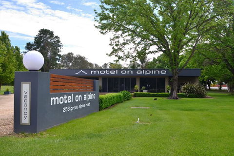 Motel On Alpine - C Tourism 1