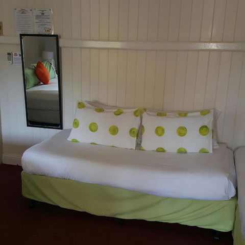Joes Waterhole Hotel - C Tourism 5