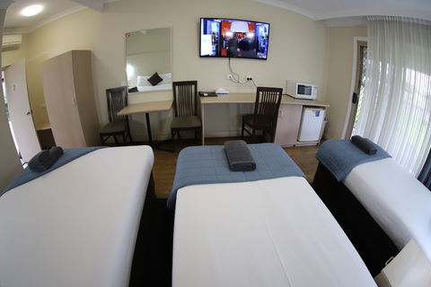 Sleepy Hill Motor Inn - C Tourism 6