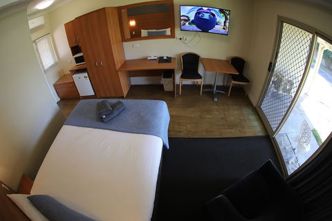 Sleepy Hill Motor Inn - C Tourism 4