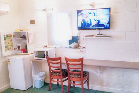A & A Lodge Motel Emerald - C Tourism 6