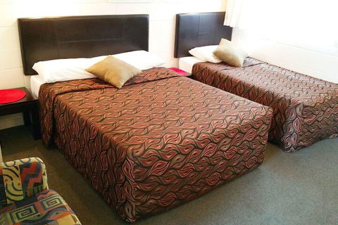 A & A Lodge Motel Emerald - C Tourism 7