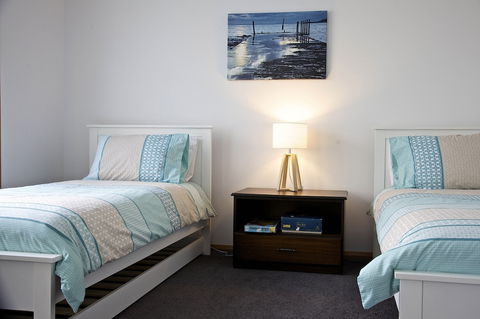 Penguin Beachfront Apartments - C Tourism 2
