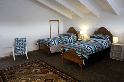 Penguin Beachfront Apartments - C Tourism 1