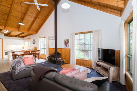 Country Lane Cottage - C Tourism 6