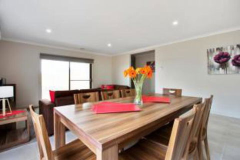Serviced Houses Point Cook - C Tourism 2