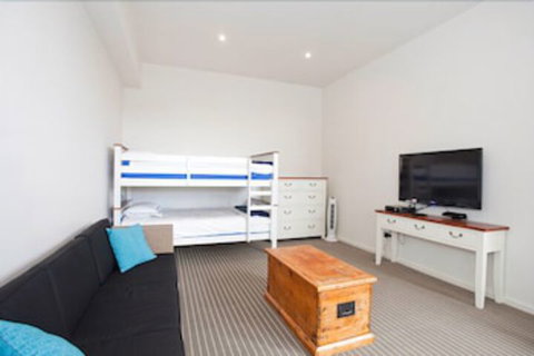 Four Kings Apartments - C Tourism 5