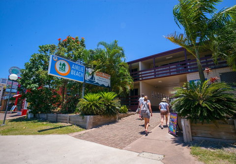 Airlie Beach YHA - Hostel - C Tourism 0