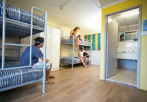 Airlie Beach YHA - Hostel - C Tourism 5