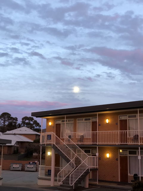 Queanbeyan Motel - C Tourism 0