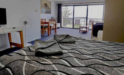 Beachhouse Mollymook - C Tourism 5