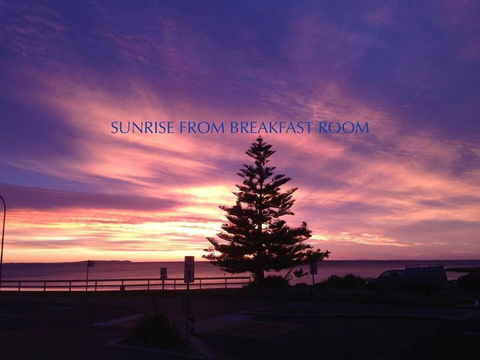 Beachhouse Mollymook - C Tourism 3