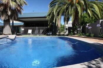 Golden Leaf Motor Inn - C Tourism 0