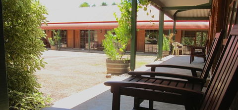Harrietville Snowline Hotel - C Tourism 3