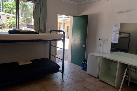 Palm Court Budget Motel Hostel/Backpackers - C Tourism 2