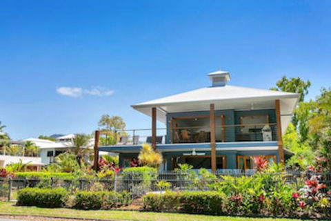 Reeflections Beachfront Holiday House - C Tourism 0