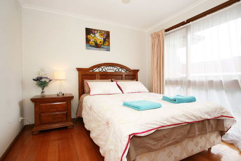 40 Thames Holiday Unit - C Tourism 2