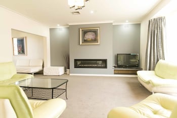 Hawthorn Holiday House - C Tourism 3
