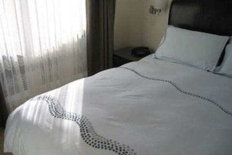 The Charles Robbins - C Tourism 0