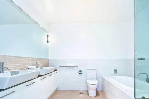 Breeze Beachfront Apartments - C Tourism 3