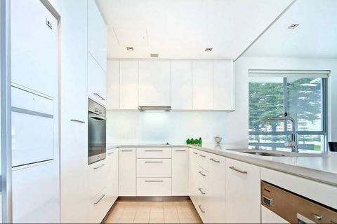 Breeze Beachfront Apartments - C Tourism 6