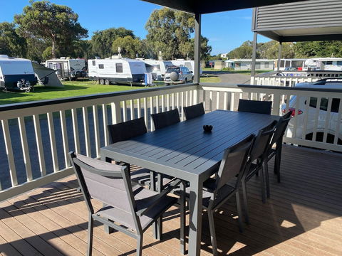Victor Harbor Holiday & Cabin Park - C Tourism 3