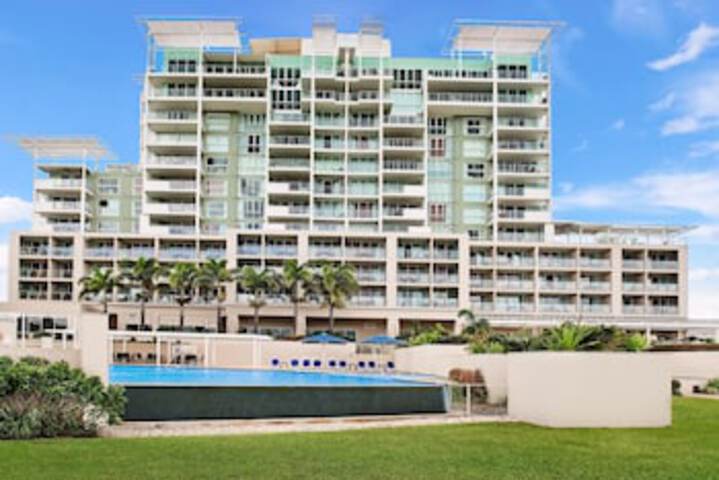 Pelican Waters QLD C Tourism