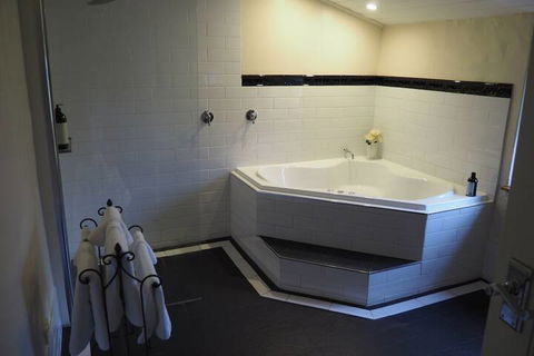 Cobblers Cottage B & B Accommodation - C Tourism 5