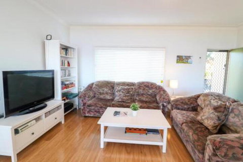 Lakefront Simplicity - C Tourism 3