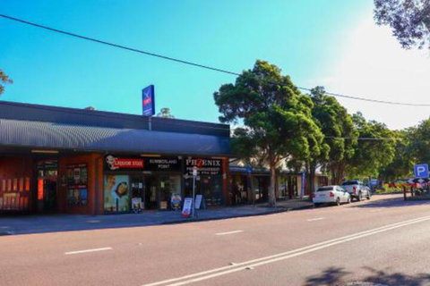 Lakefront Simplicity - C Tourism 2