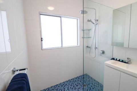 Lakefront Simplicity - C Tourism 5