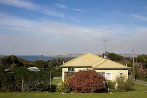 Lady Barron Holiday Home - C Tourism 0