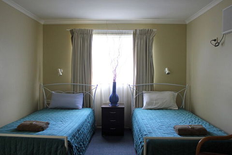 Australian Motor Homes Tourist Park - C Tourism 4