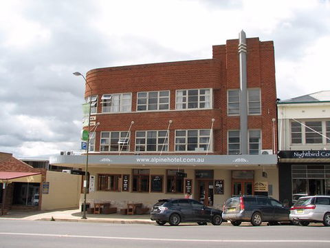 The Alpine Hotel Restaurant Cooma - C Tourism 0